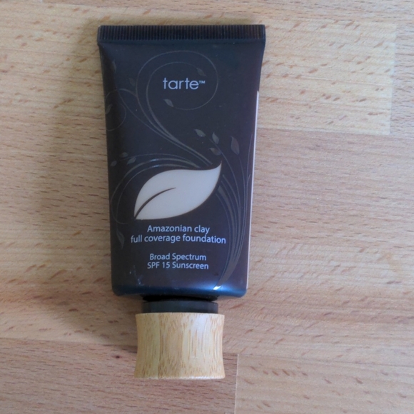 Tarte Amazonian Clay 16N Foundation